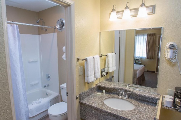 The Dalles Inn image 12