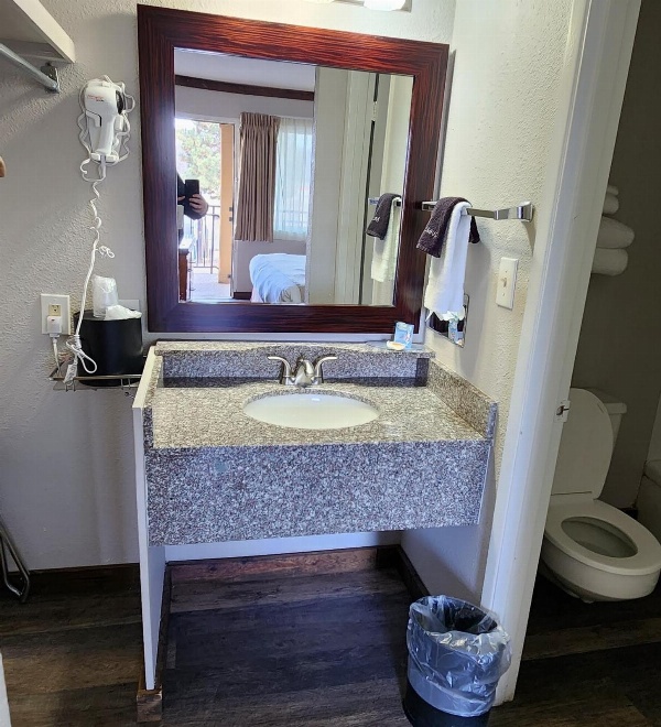 The Dalles Inn image 7